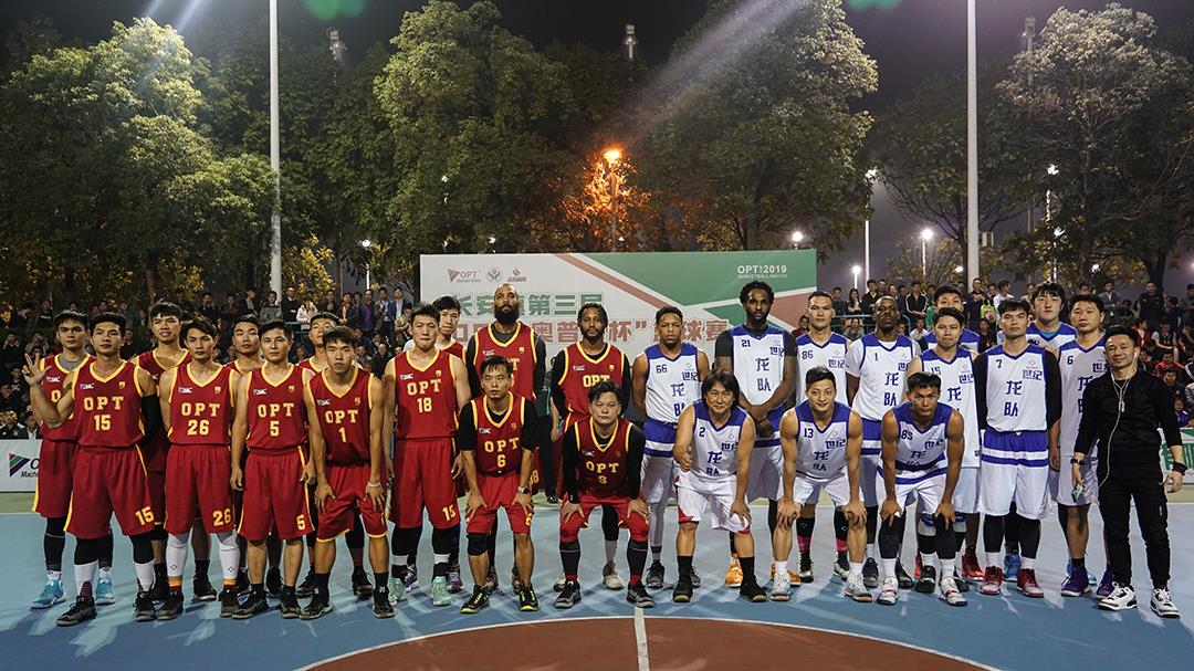 长安镇第三届“OPT-利来囯际杯”男子篮球果真赛决赛前两队合影
